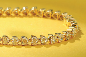 An amazing yellow diamond bracelet