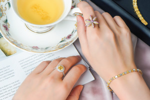Spectacular colored diamond rings