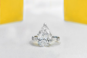 Diamond engagement ring