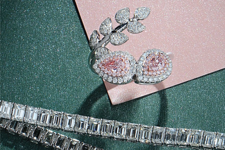 Stunning diamond jewelry set
