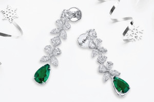 Stunning emerald earrings