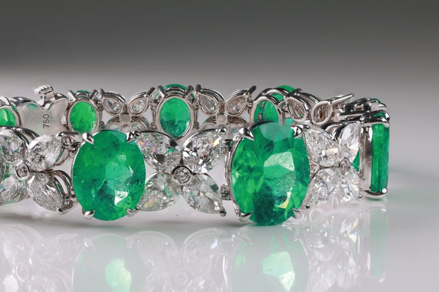 Emerald bracelet