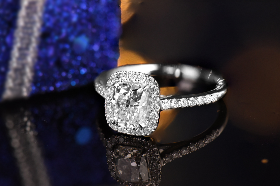 A stunning diamond ring